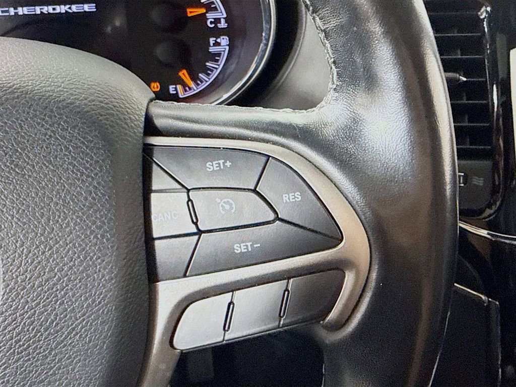 Used 2020 Jeep Grand Cherokee Overland image 12