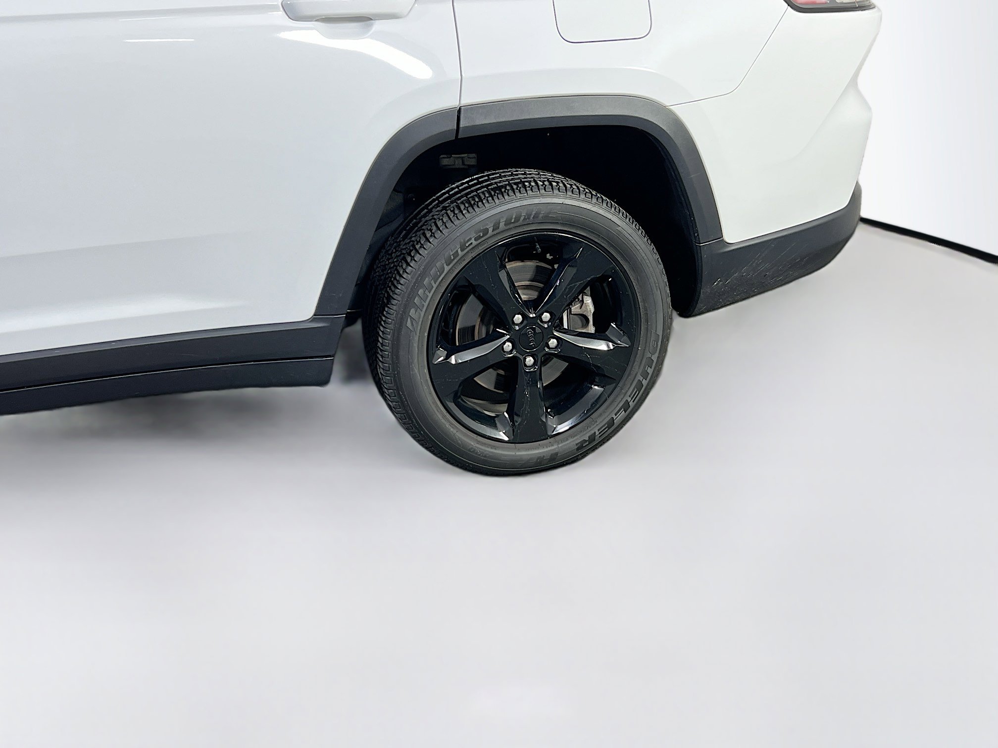 Used 2023 Jeep Grand Cherokee L Laredo AWD/4WD image 30