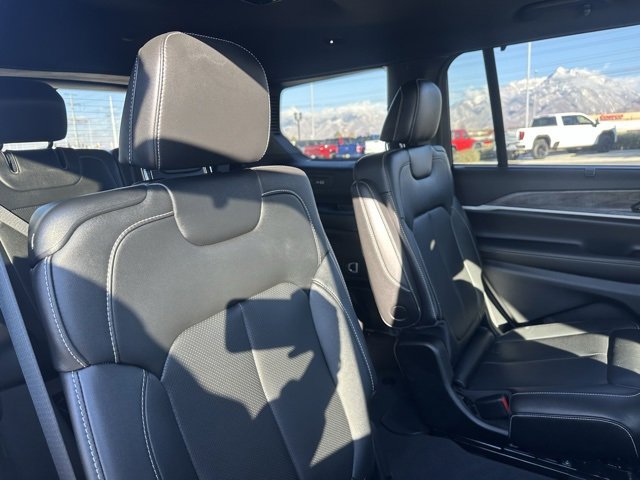 Used 2024 Jeep Grand Cherokee L Limited w/ Luxury Tech Group II image 19