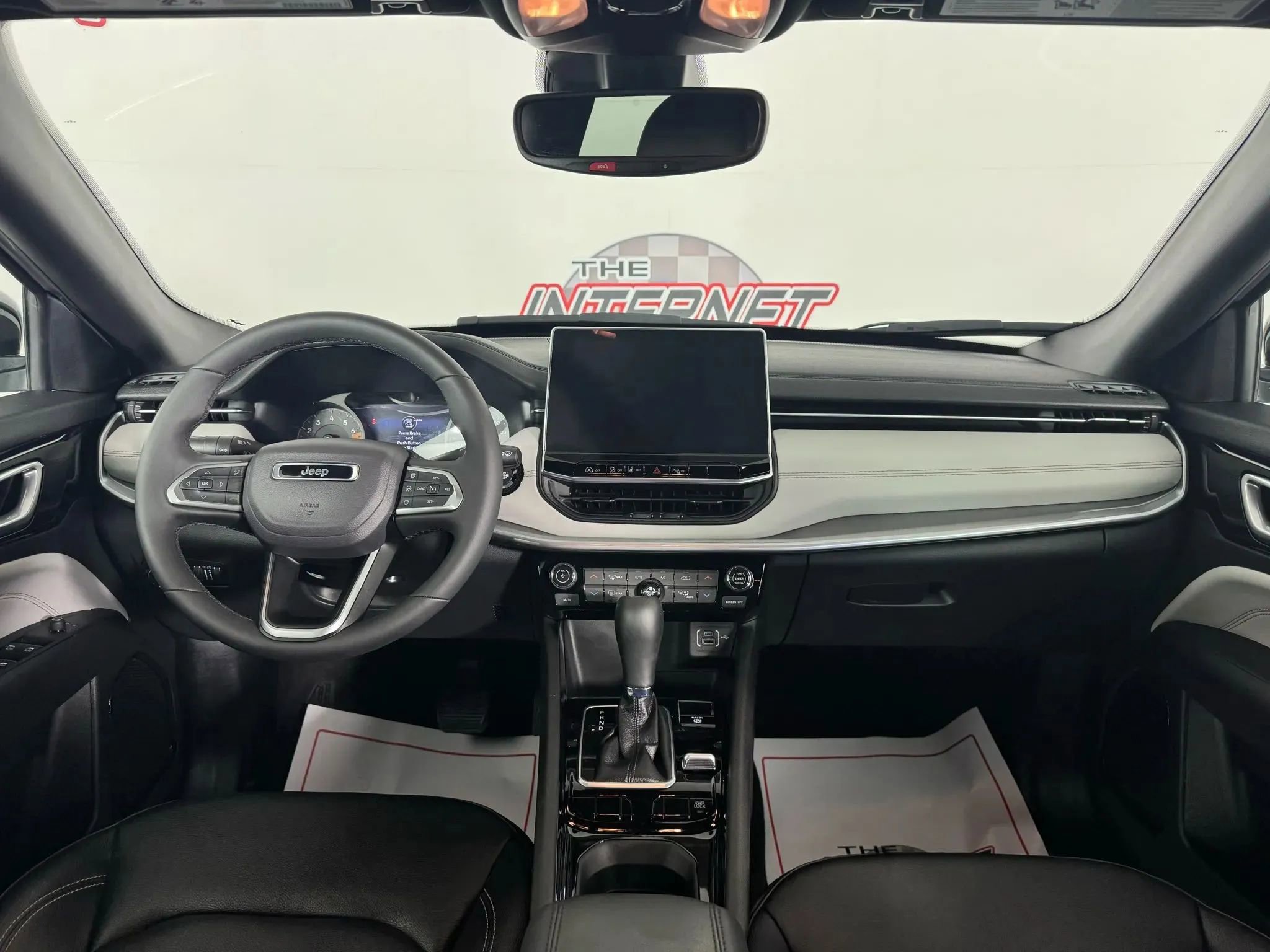 Used 2025 Jeep Compass Limited image 11