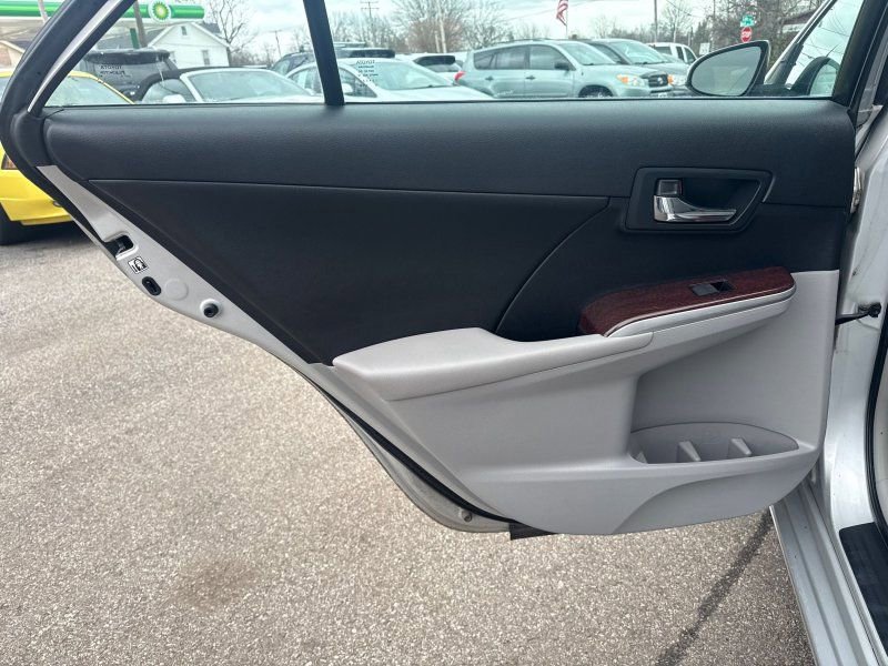 Used 2013 Toyota Camry XLE image 11
