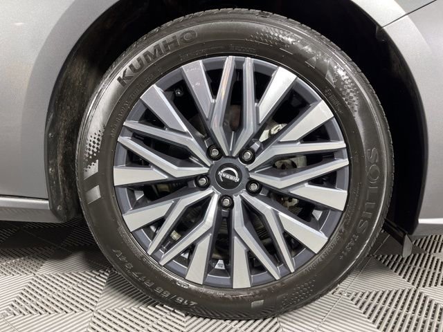Used 2024 Nissan Altima 2.5 SV image 13