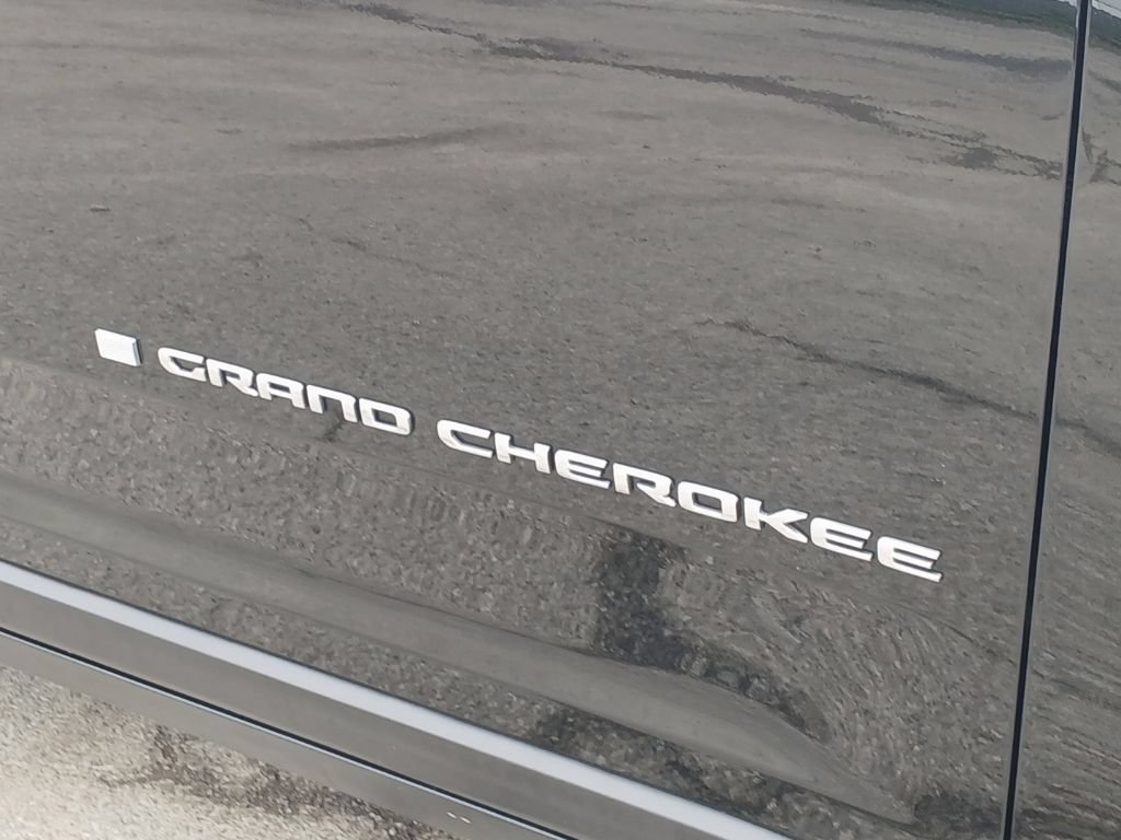 Used 2022 Jeep Grand Cherokee L Limited AWD/4WD image 32