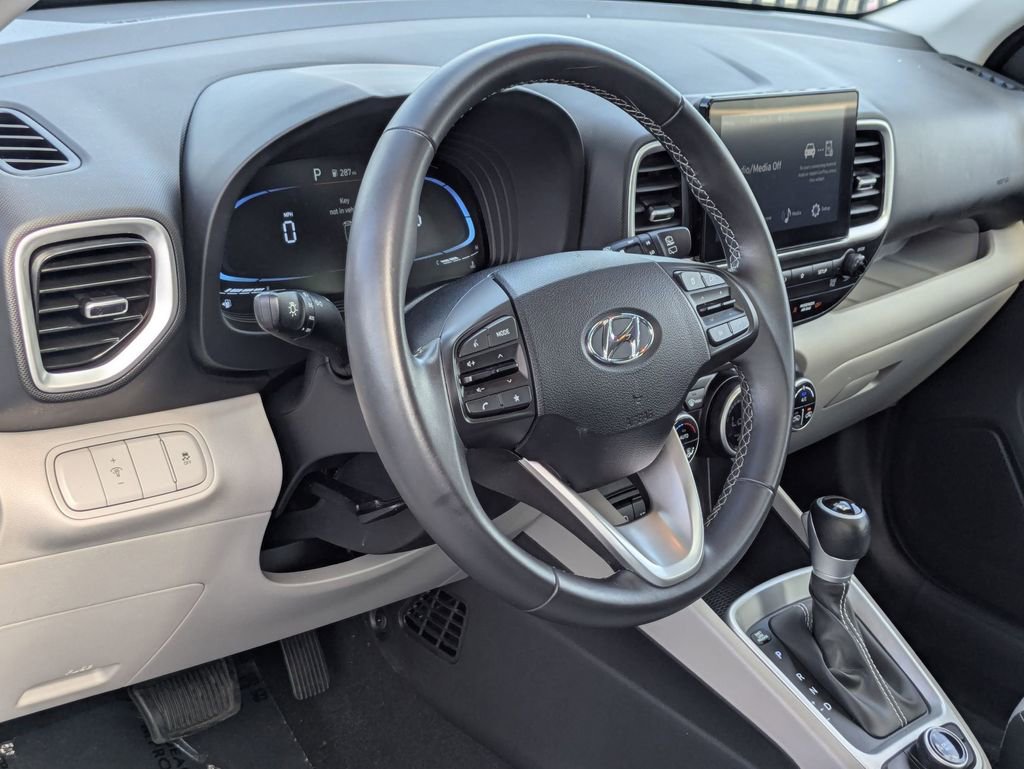 Used 2025 Hyundai Venue SEL FWD image 14