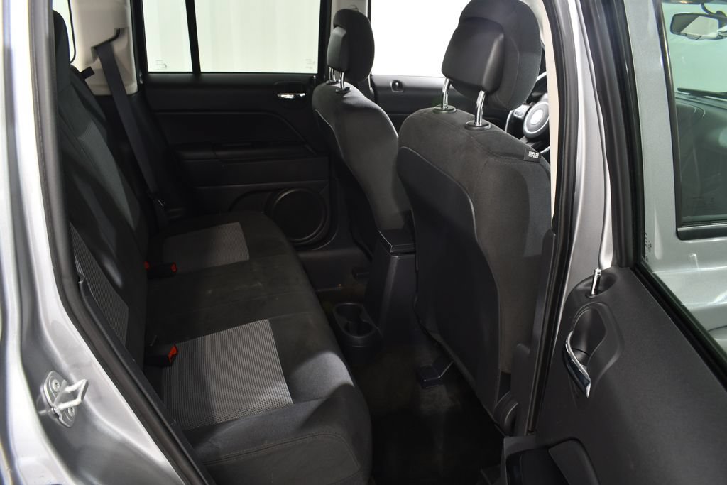 Used 2017 Jeep Patriot Latitude FWD image 19