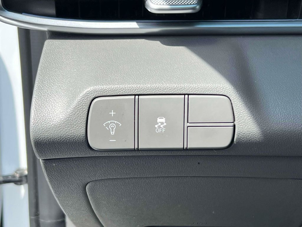 Certified 2025 Hyundai Elantra SEL FWD image 19