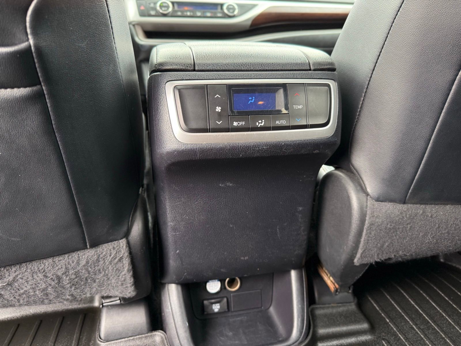 Used 2015 Toyota Highlander Limited image 24