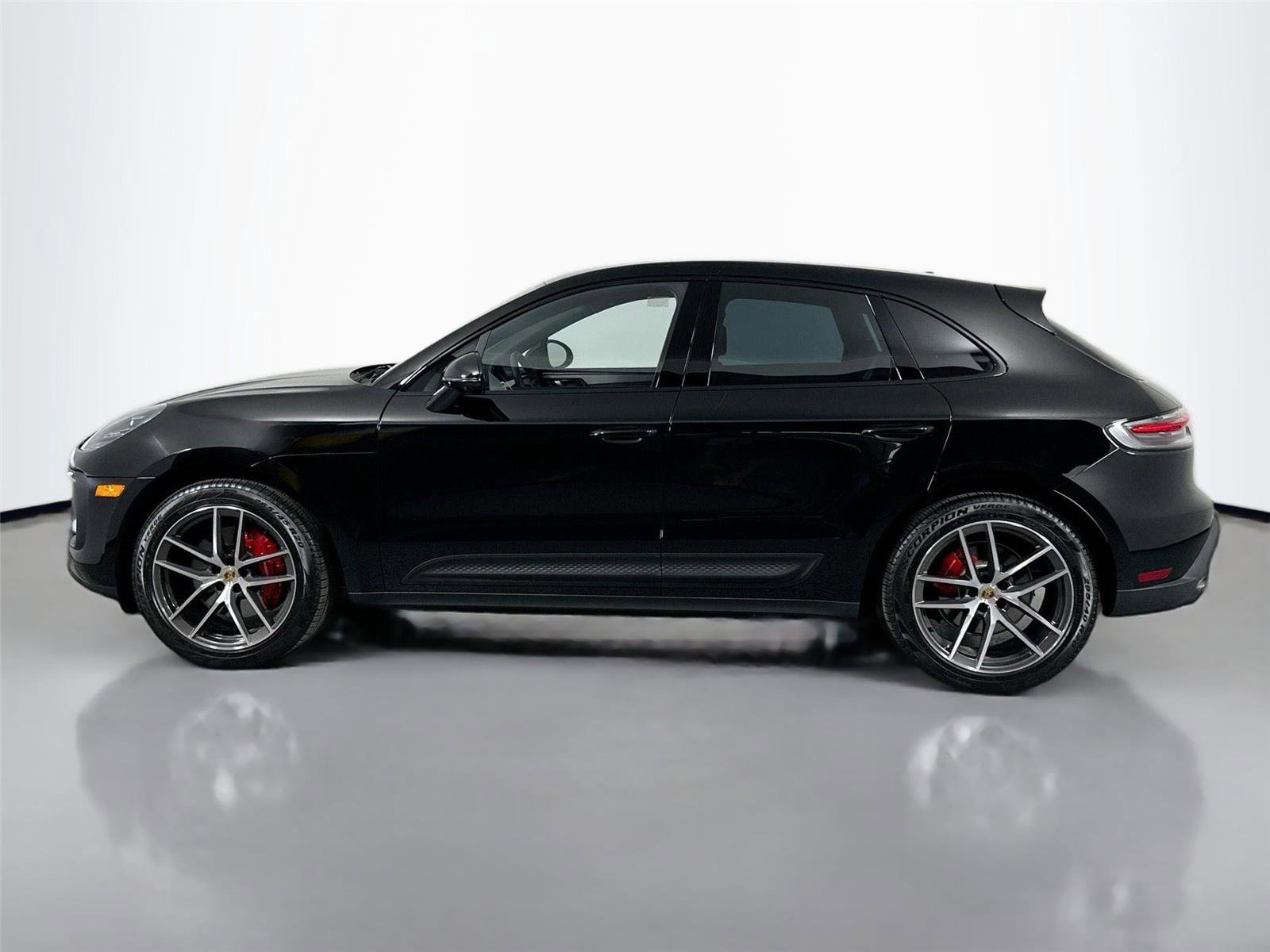 Certified 2025 Porsche Macan S AWD/4WD image 2