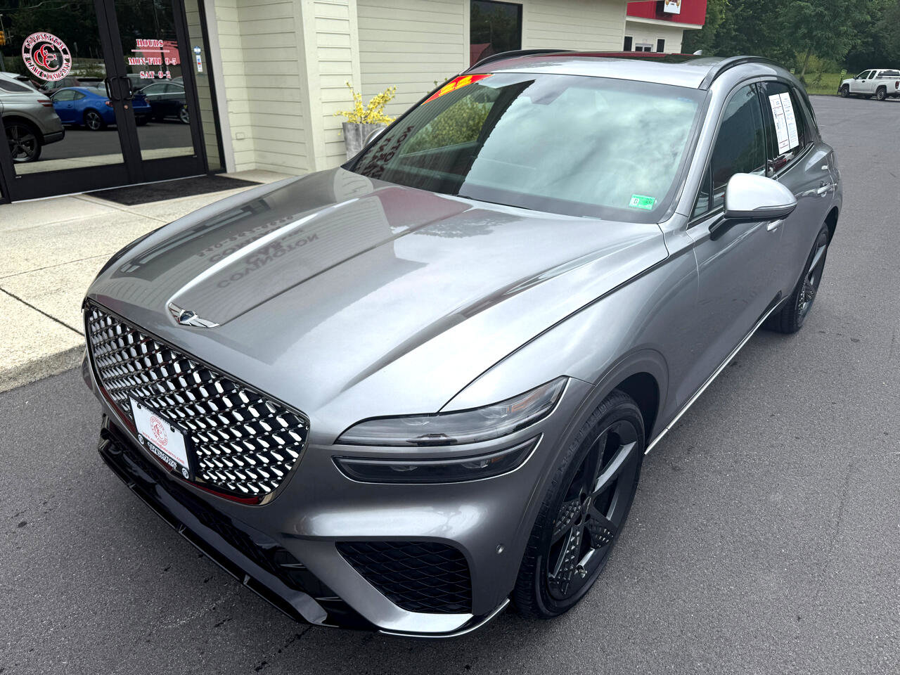 Used 2022 Genesis GV70 2.5T w/ Sport Prestige Package image 2