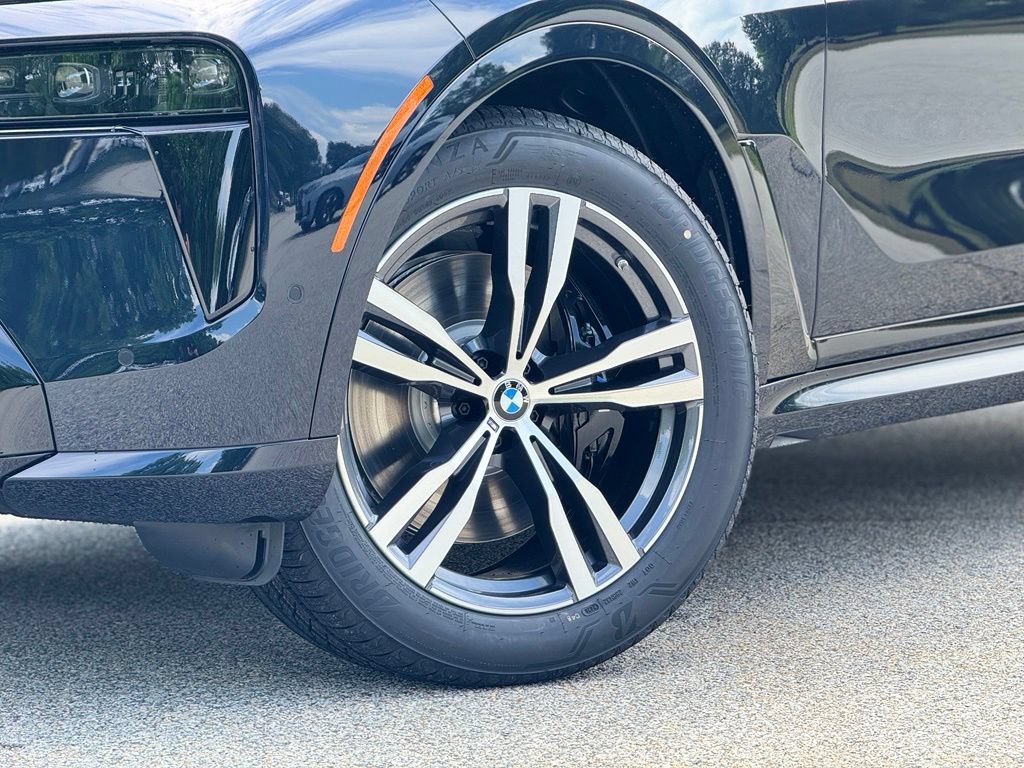 New 2027 BMW X7 xDrive40i w/ M Sport Package AWD/4WD image 2