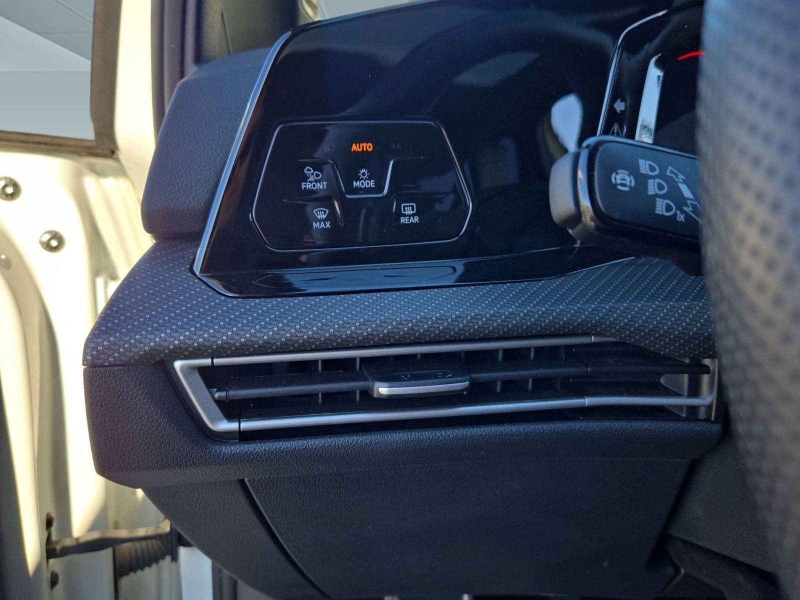 Used 2024 Volkswagen Golf R image 26