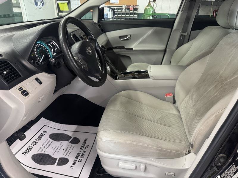 Used 2010 Toyota Venza AWD image 15