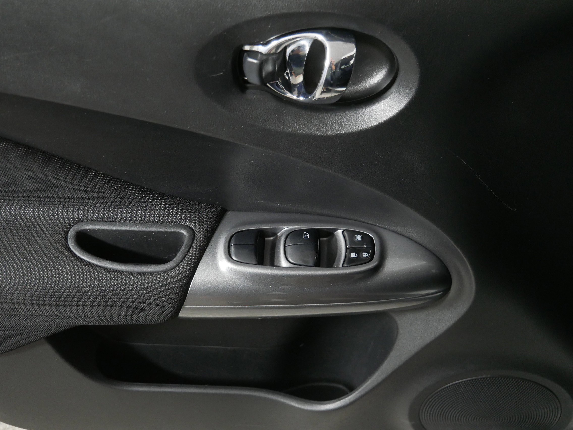 Used 2015 Nissan Juke S image 19