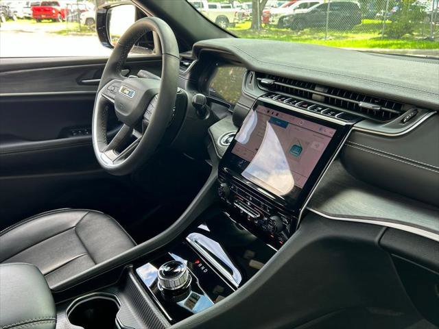 Certified 2024 Jeep Grand Cherokee Limited w/ Black Appearance Package image 34