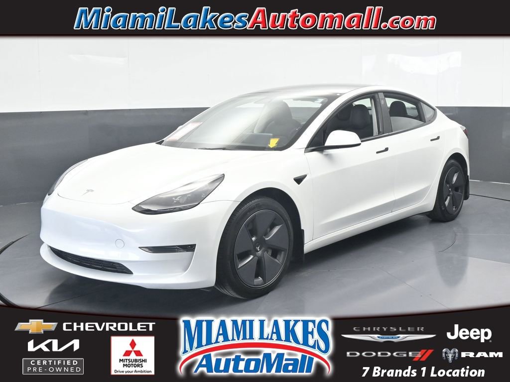 Used 2023 Tesla Model 3 Standard Range image 1