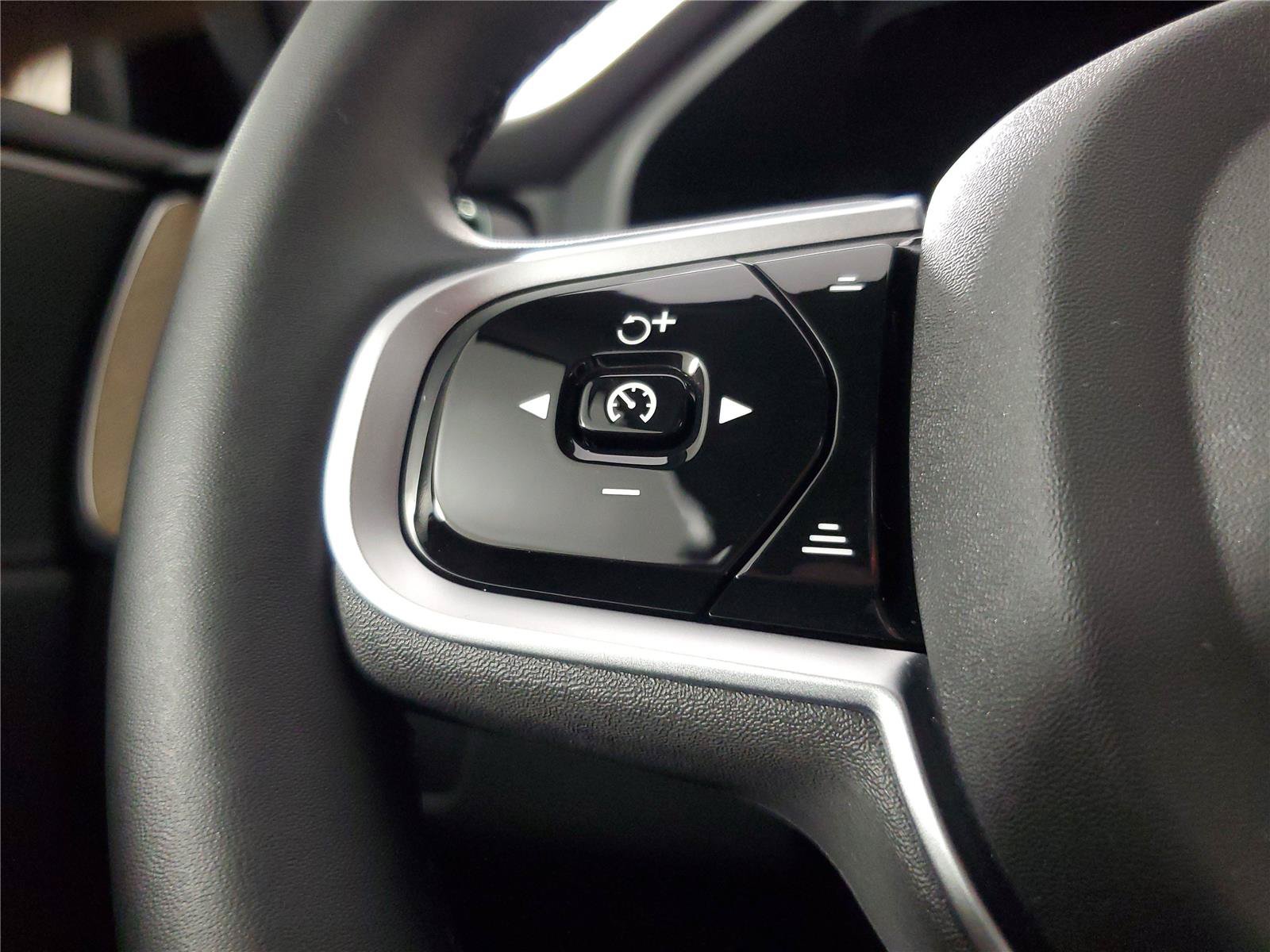 Certified 2026 Volvo XC60 B5 Plus w/ Protection Package Premier AWD/4WD image 25