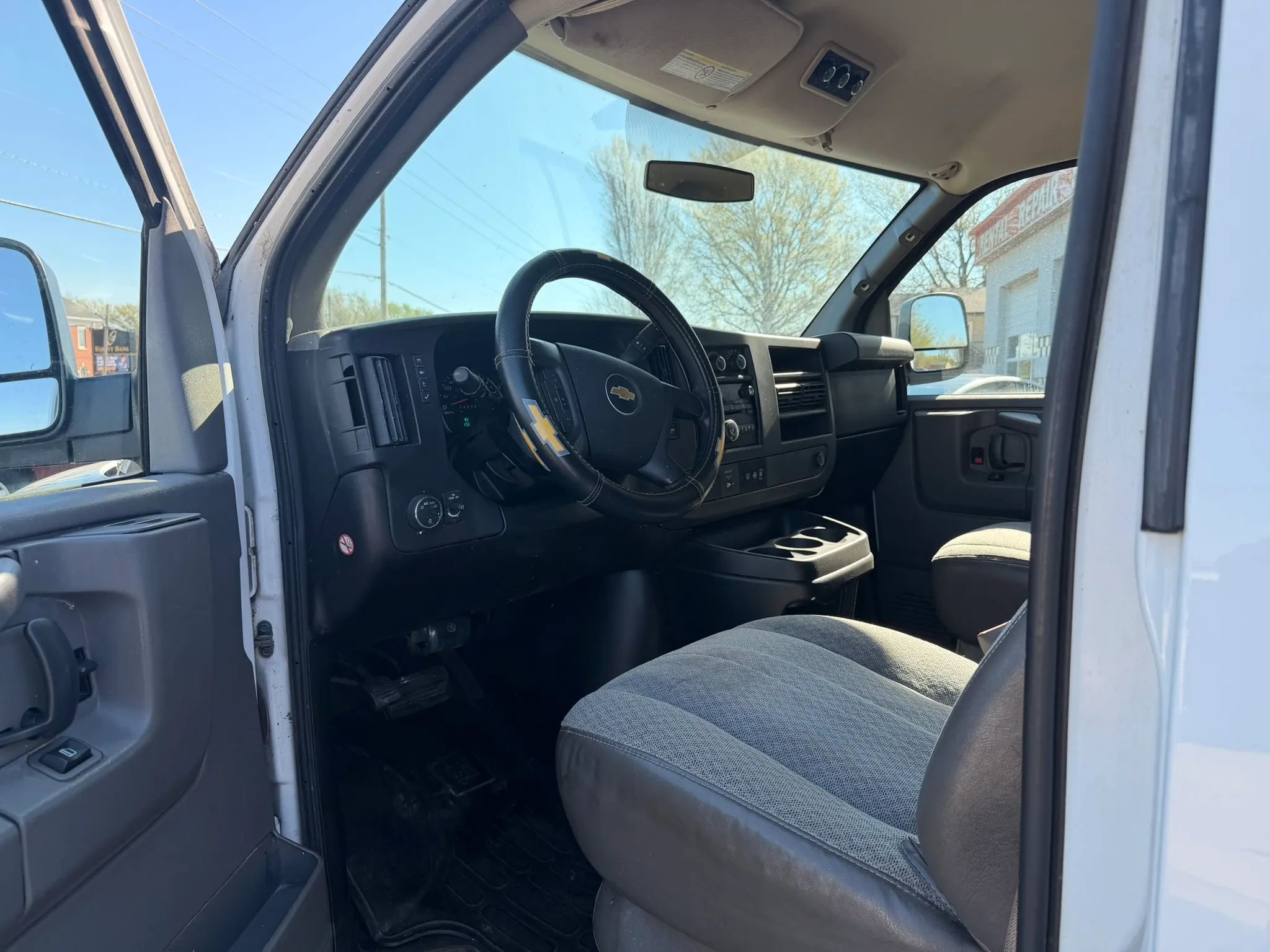 Used 2014 Chevrolet Express 3500 LT w/ LT Preferred Equipment Group image 2