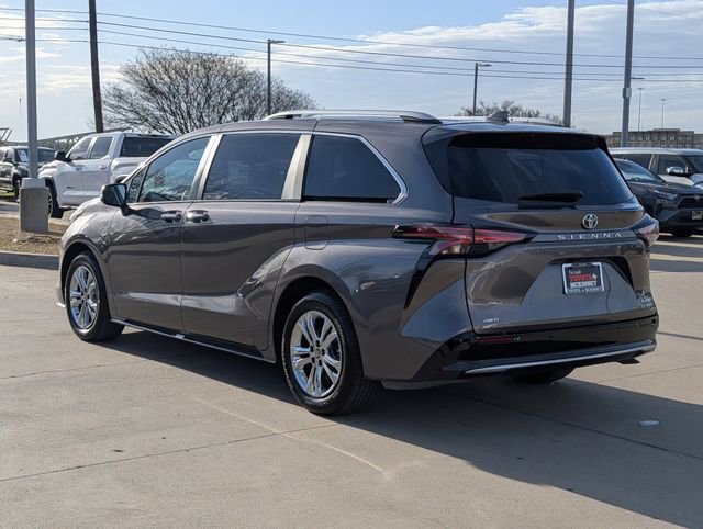 Used 2023 Toyota Sienna Platinum image 9