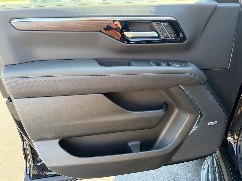 New 2026 Chevrolet Suburban Premier AWD/4WD image 18