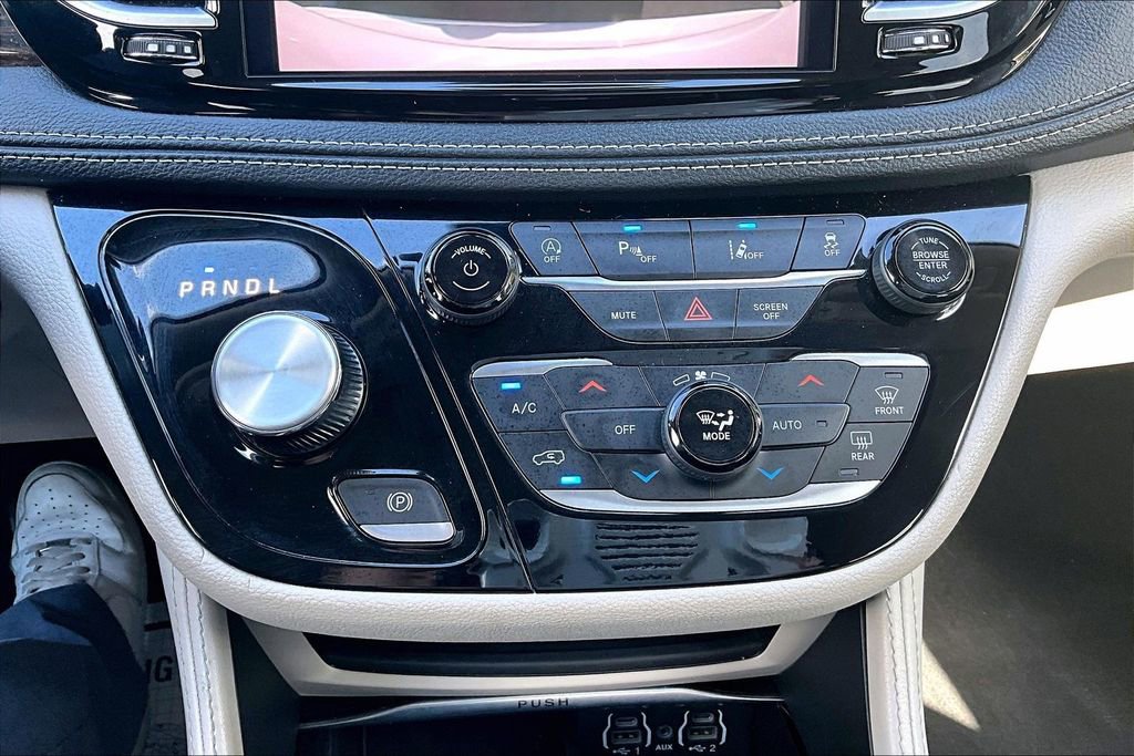 Used 2023 Chrysler Pacifica Limited image 15