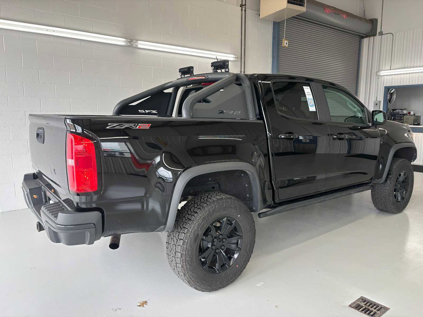Used 2018 Chevrolet Colorado ZR2 w/ ZR2 Midnight Special Edition AWD/4WD image 9