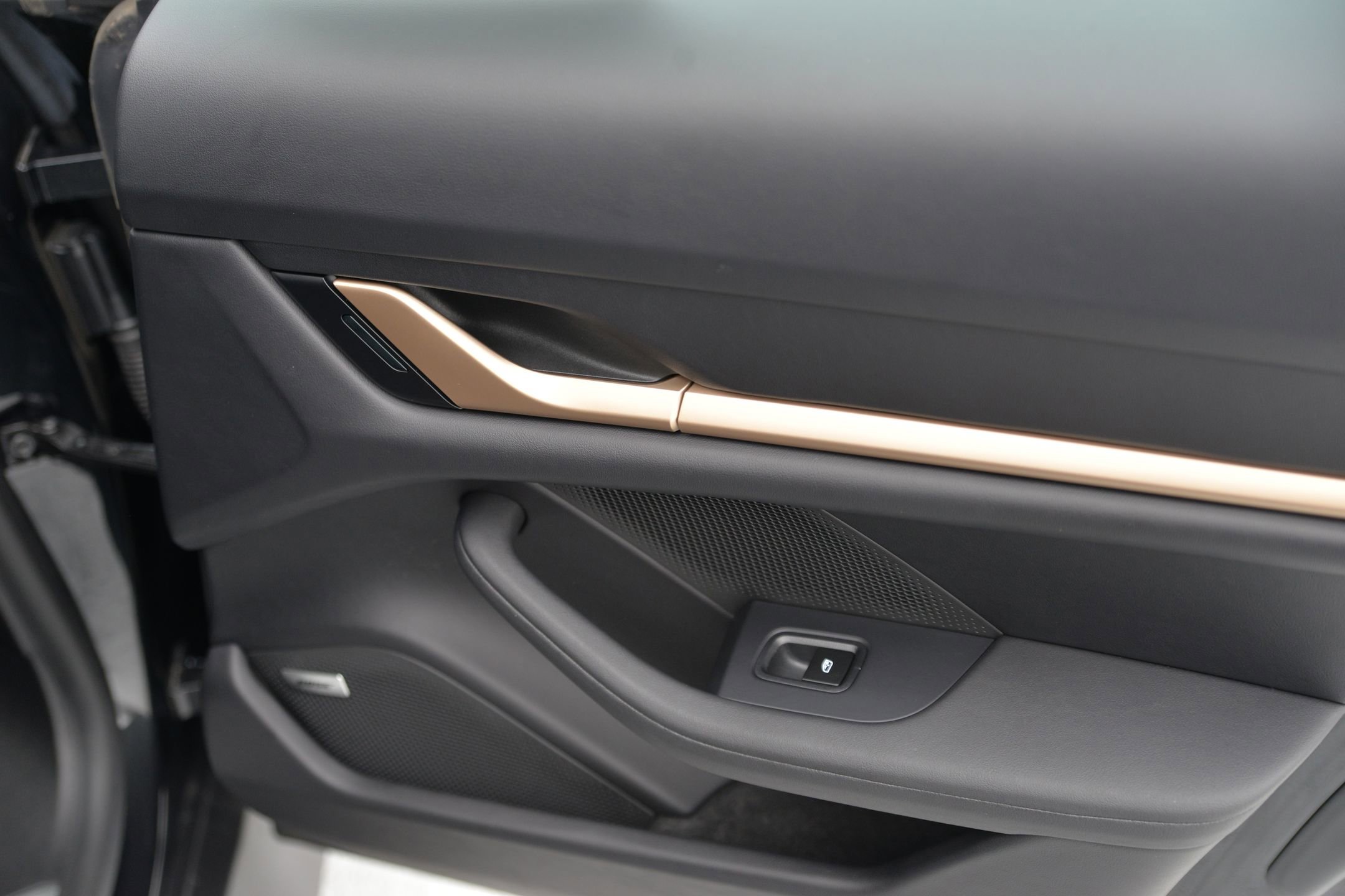 Certified 2025 Porsche Taycan 4S image 20