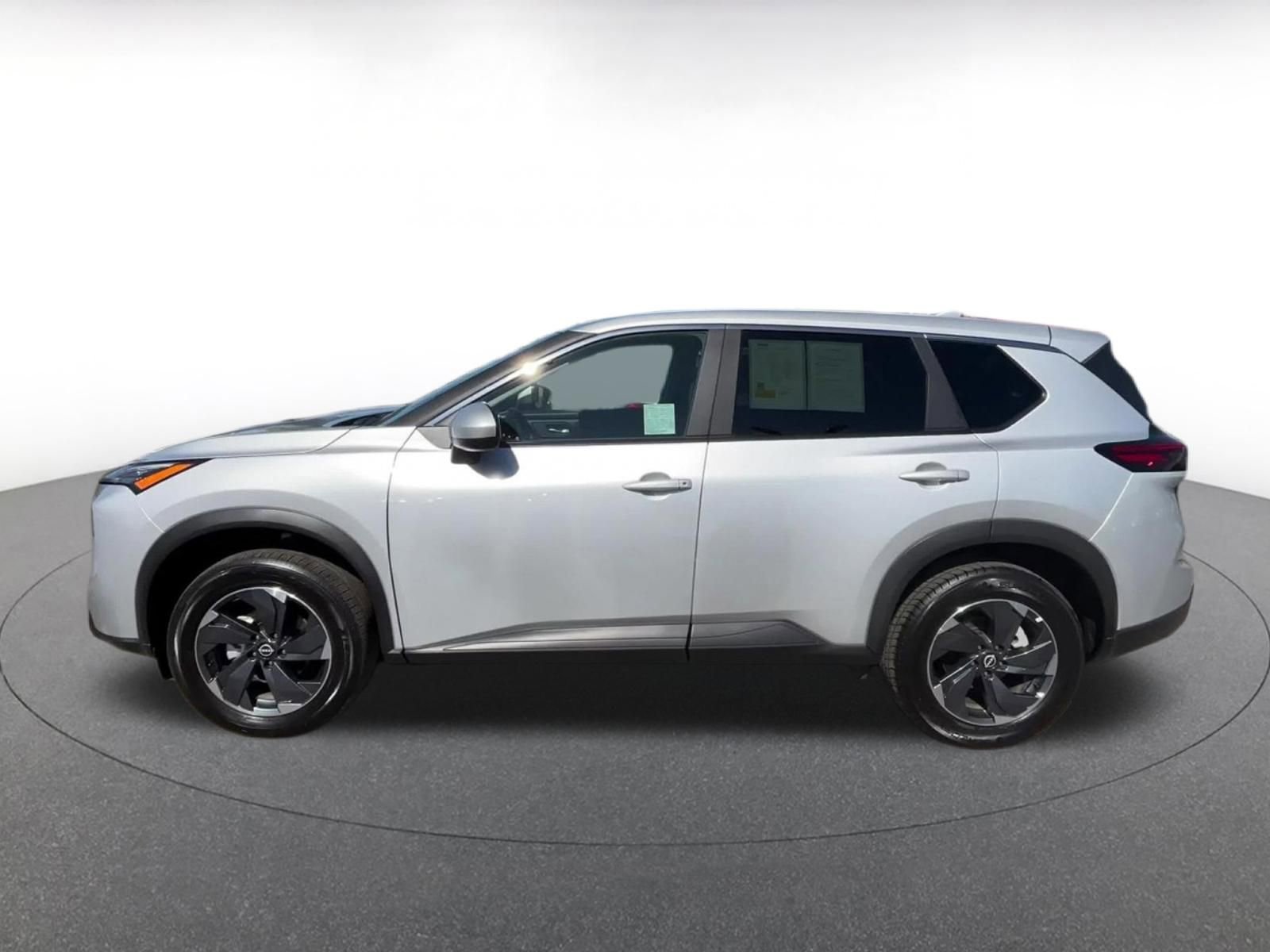 Used 2025 Nissan Rogue SV FWD image 9