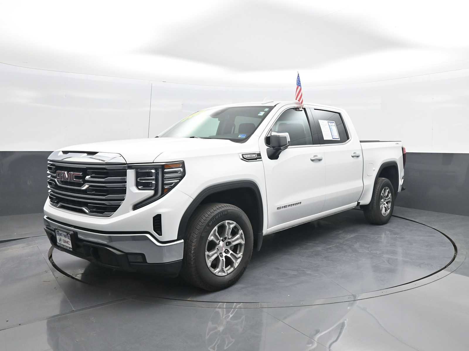 Used 2024 GMC Sierra 1500 SLT AWD/4WD image 4