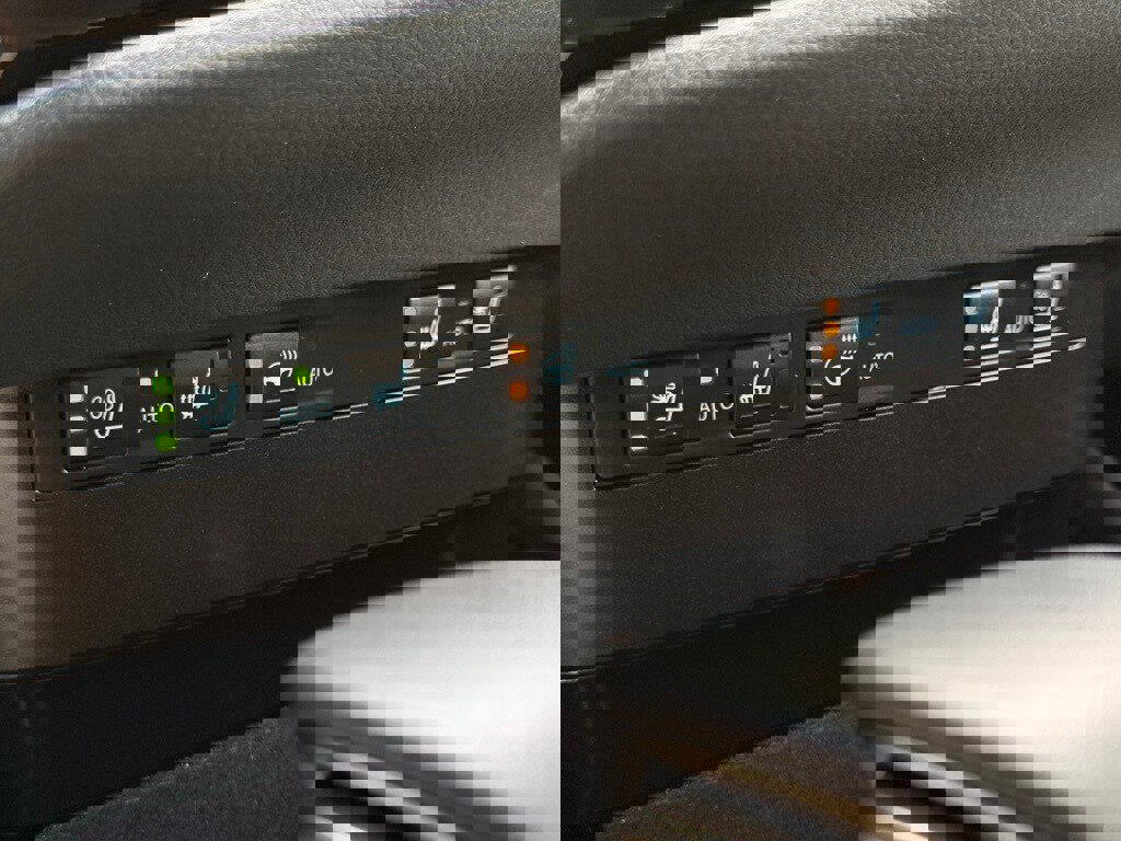 Certified 2025 Lexus ES 300h w/ Premium Package image 24