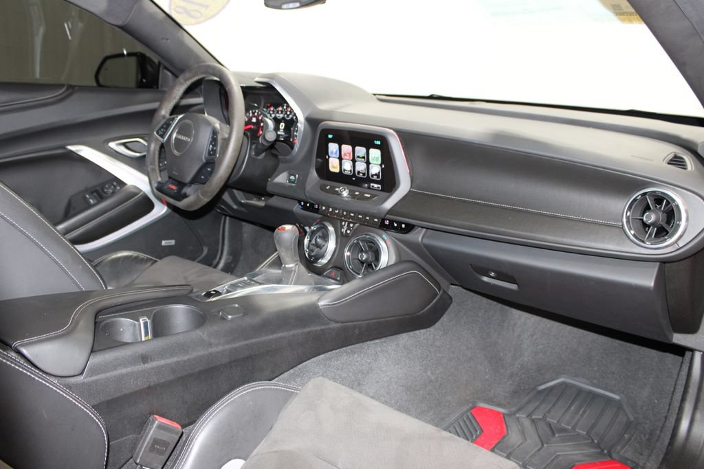 Used 2018 Chevrolet Camaro SS RWD image 23