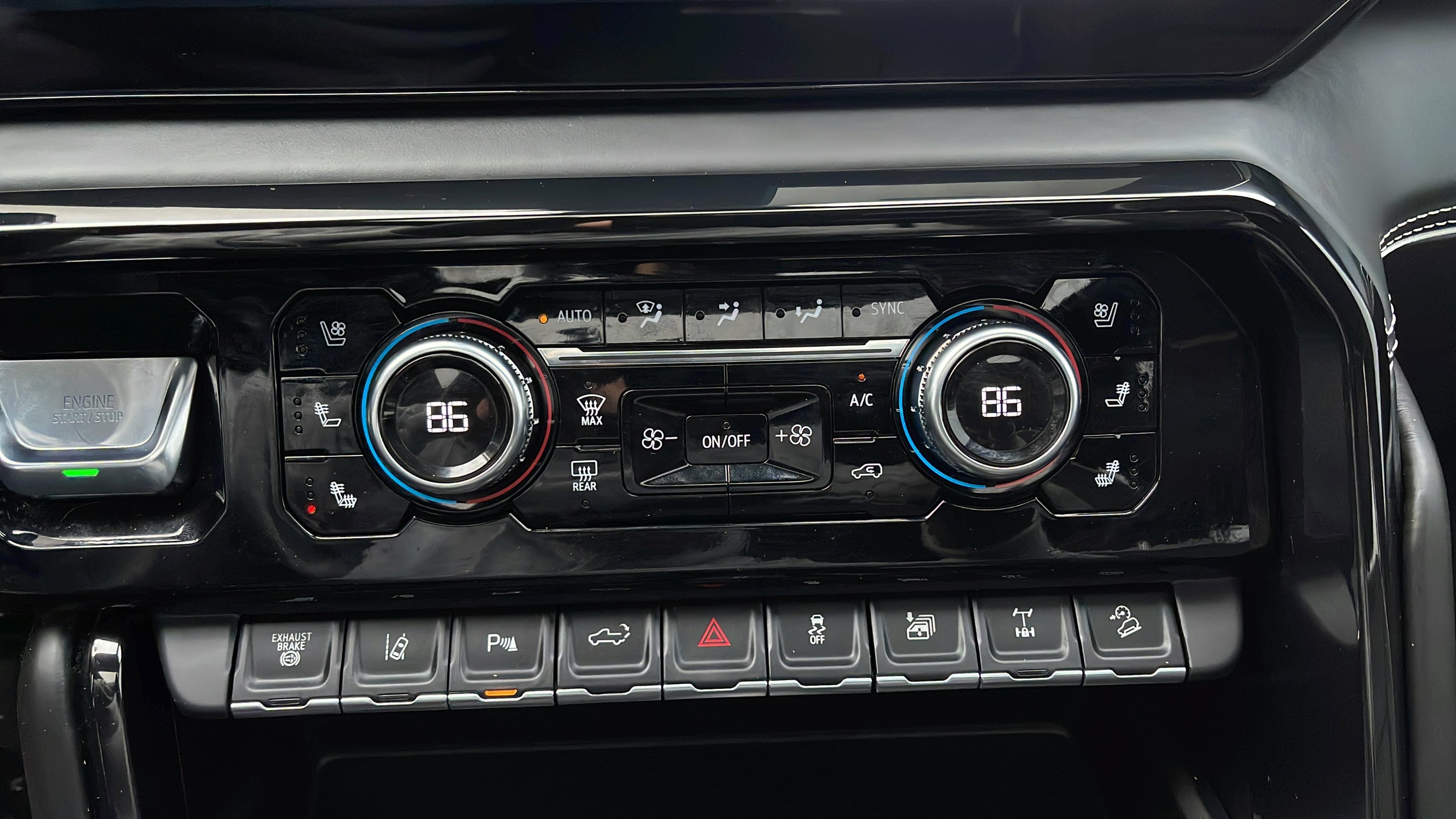 Used 2025 GMC Sierra 2500 AT4X w/ AT4X AEV Edition image 17