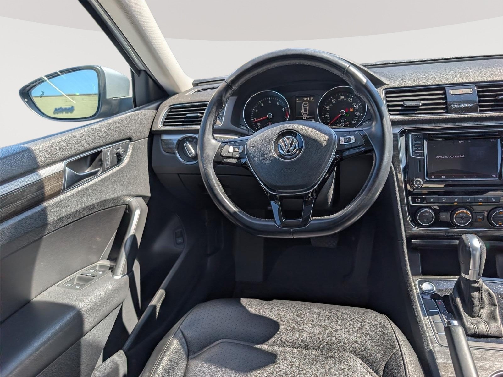 Used 2018 Volkswagen Passat 2.0T SE FWD image 17