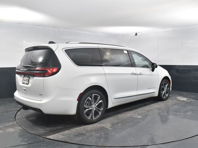 New 2026 Chrysler Pacifica Pinnacle image 9