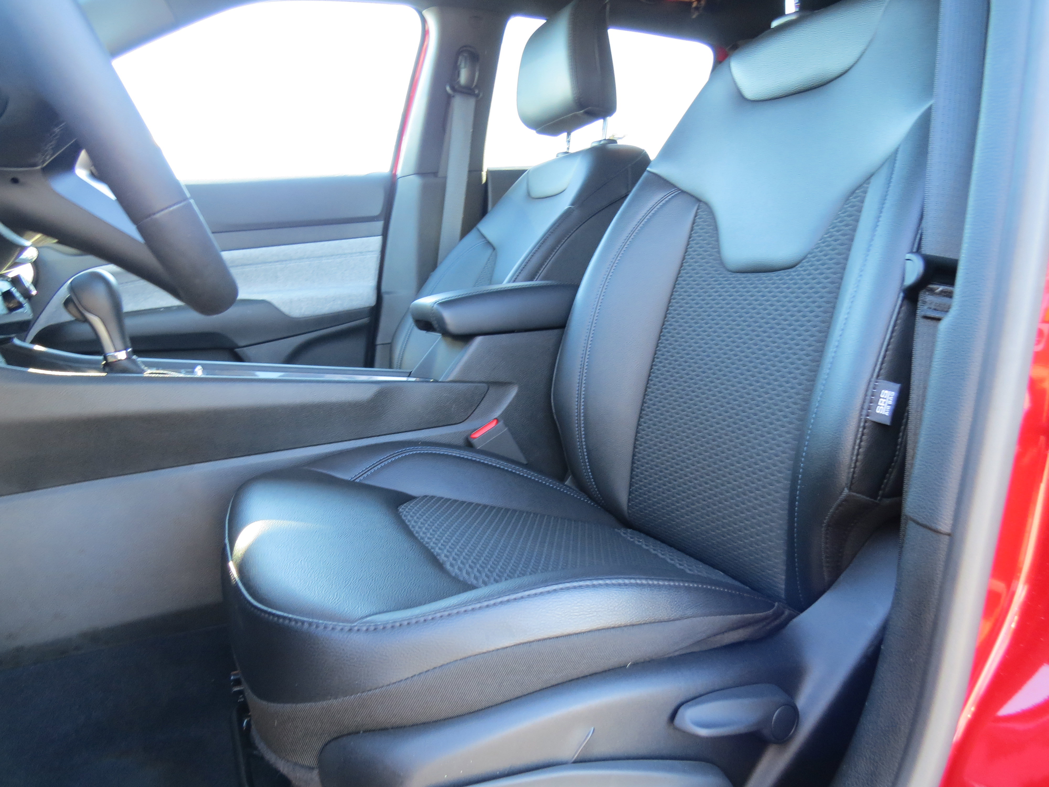 Used 2025 Jeep Compass Latitude image 16