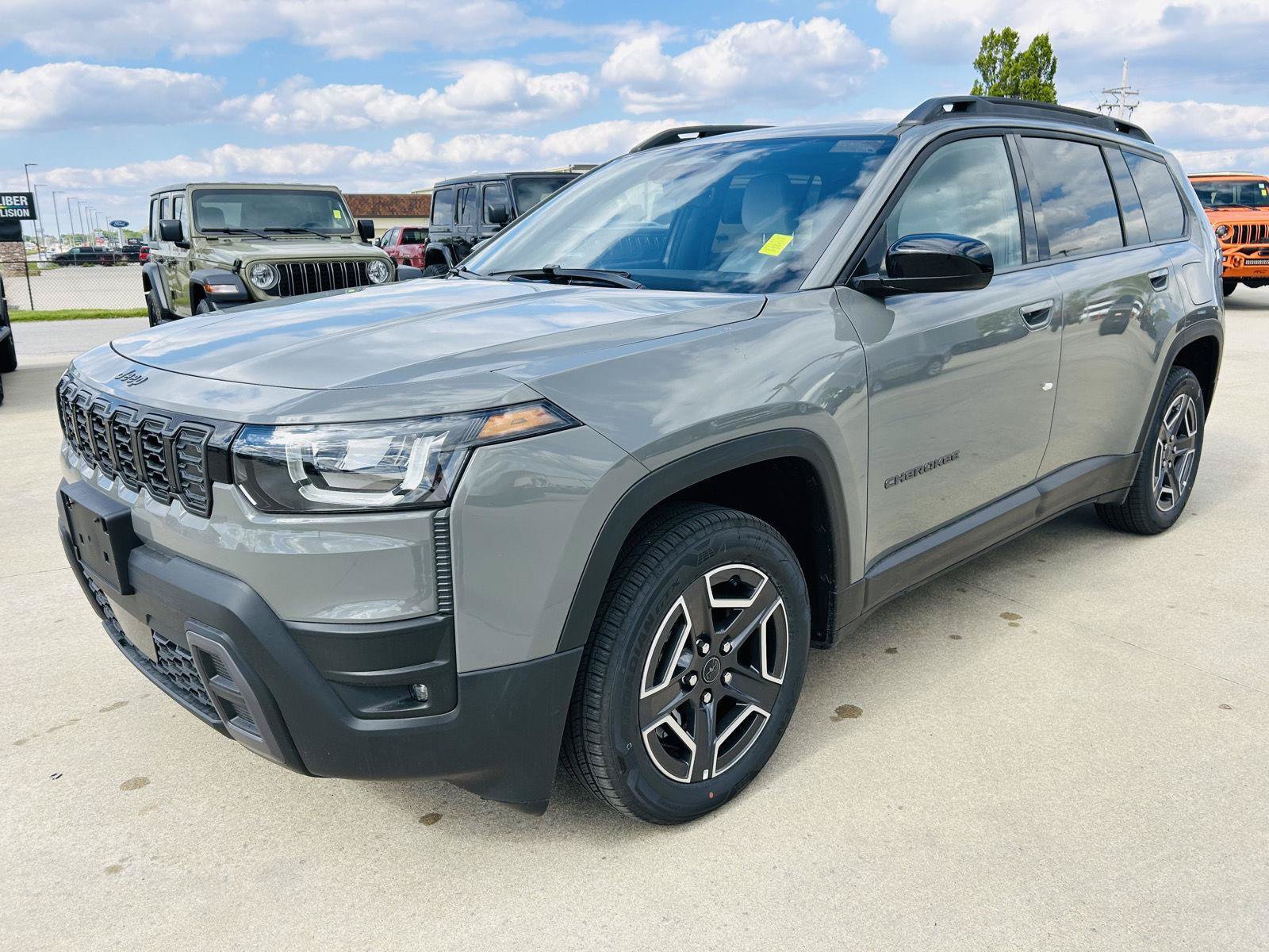 New 2026 Jeep Cherokee Laredo AWD/4WD image 31