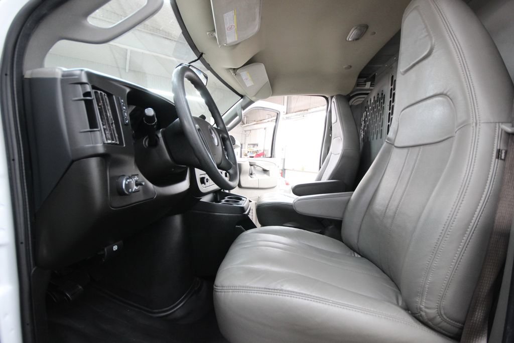 Used 2023 GMC Savana 2500 Extended RWD image 12