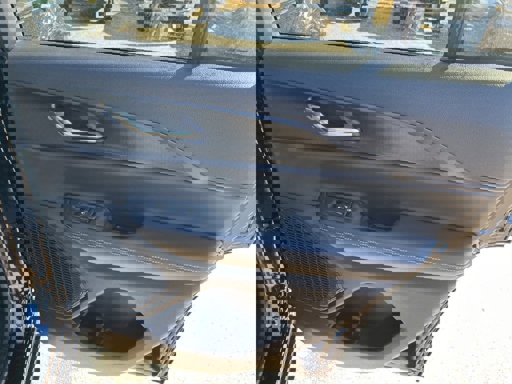 New 2025 Jeep Grand Cherokee Altitude image 12