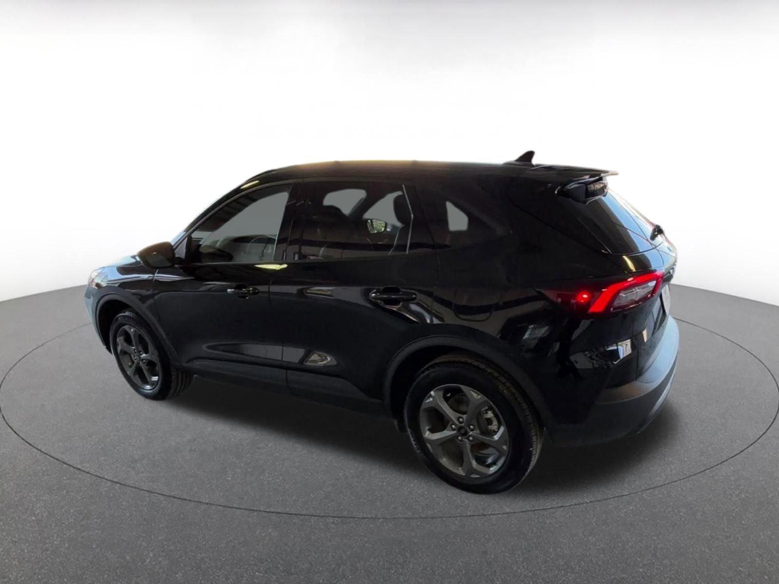 Used 2025 Ford Escape ST-Line image 13