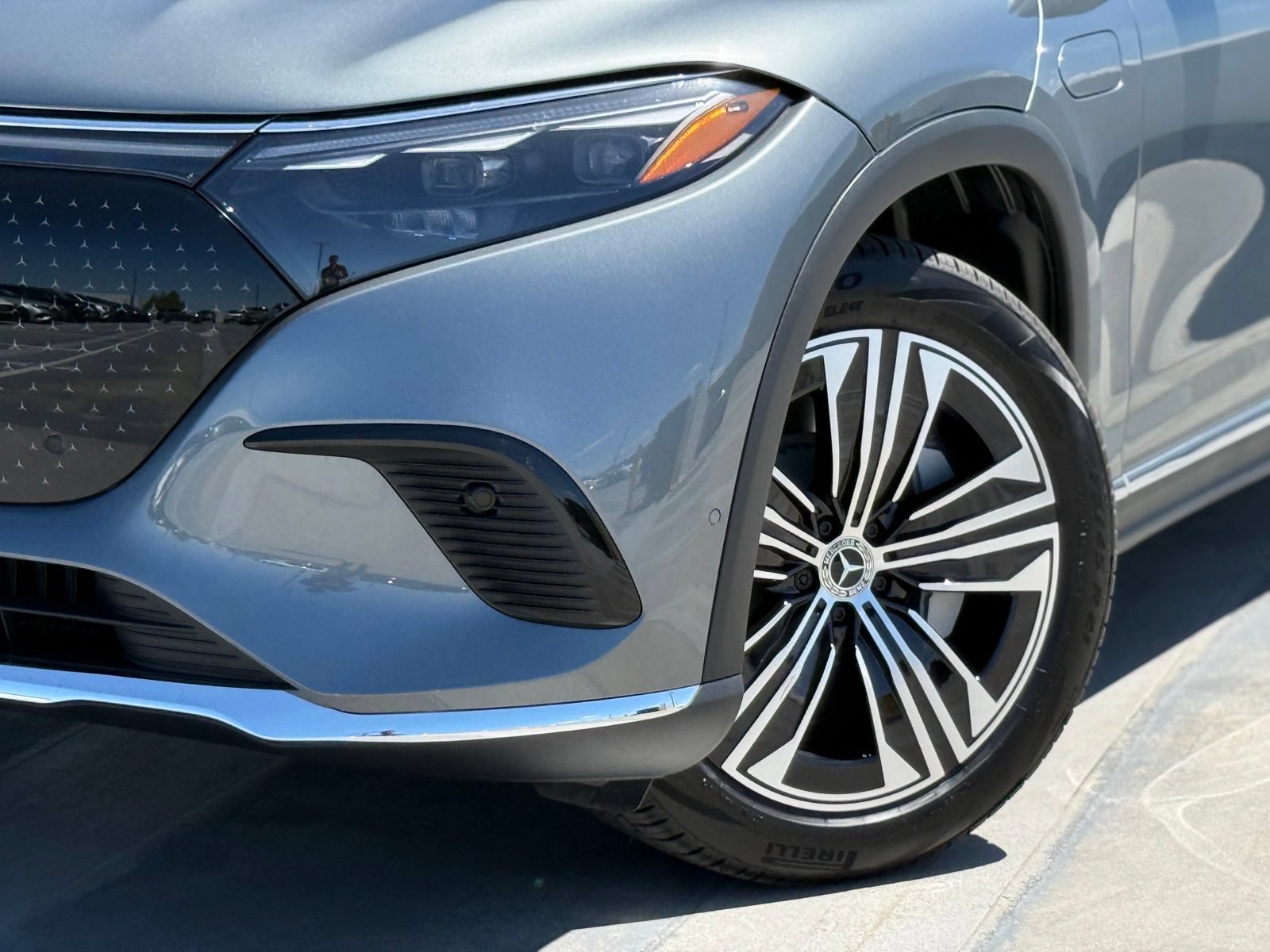New 2026 Mercedes-Benz EQS 400 4MATIC SUV image 4