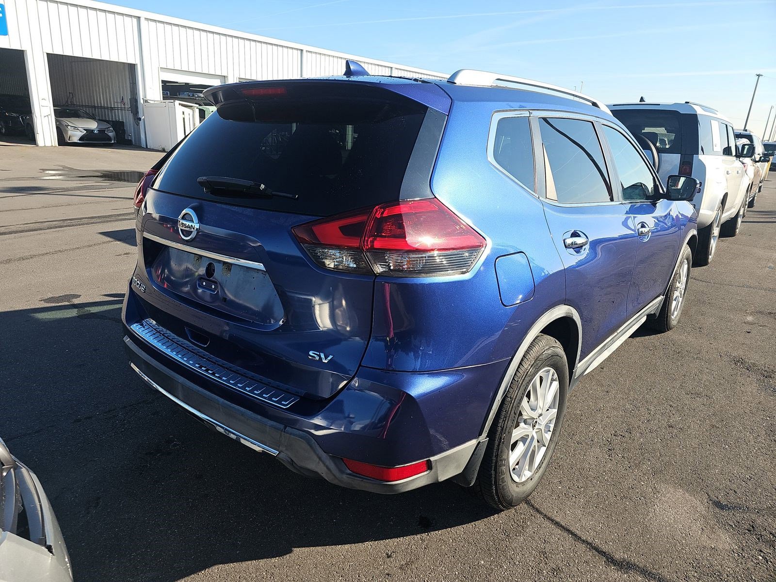 Used 2018 Nissan Rogue SV w/ Premium Package image 4