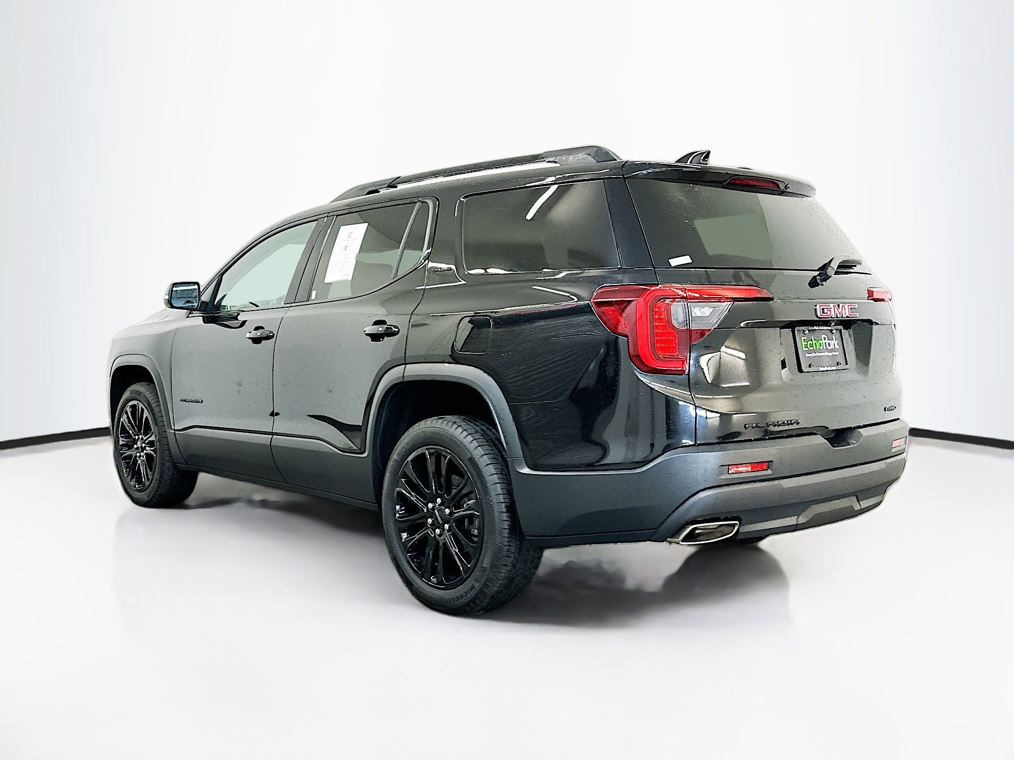 Used 2023 GMC Acadia SLE w/ Driver Convenience Package image 5