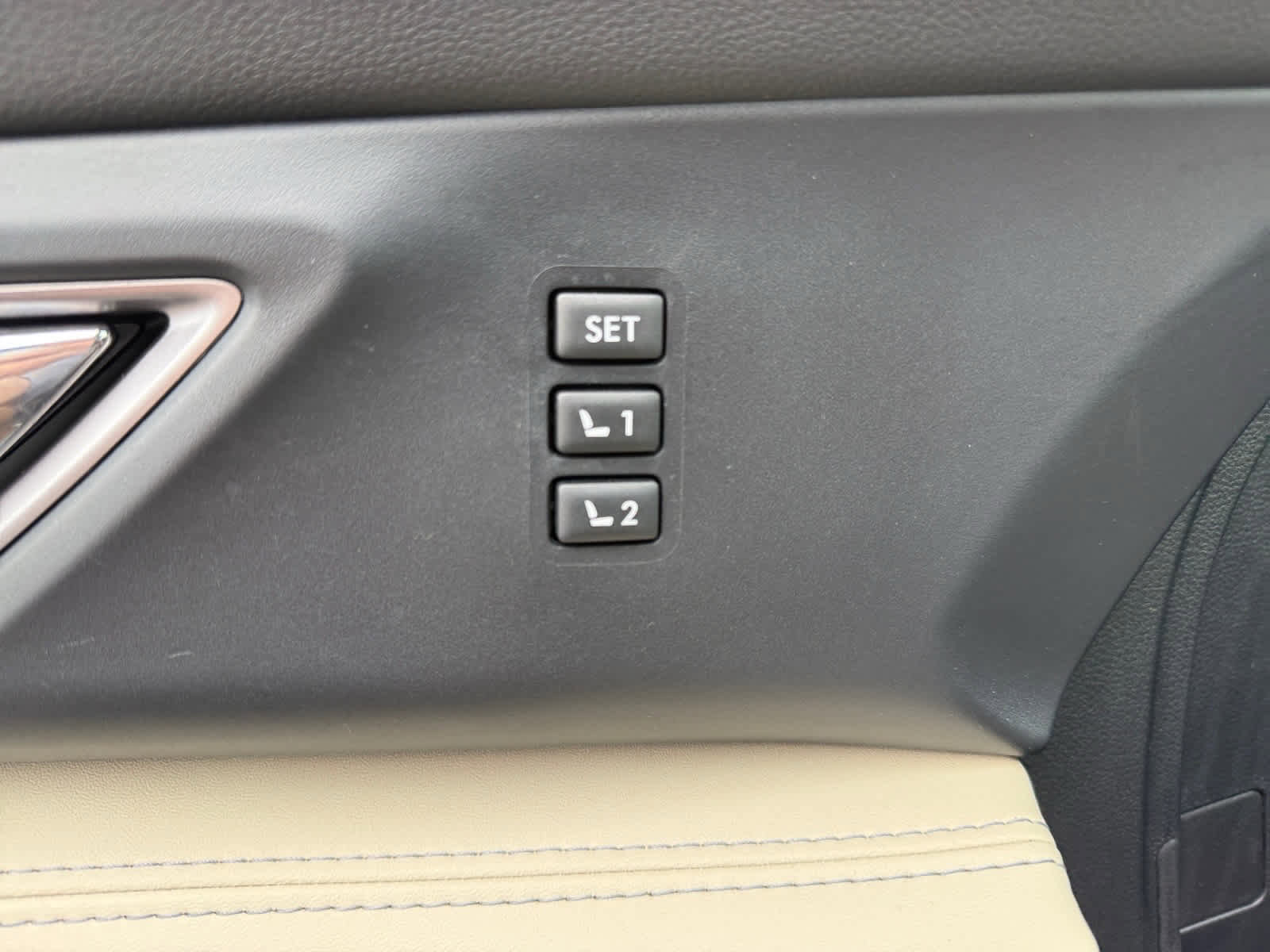 Used 2023 Subaru Ascent Limited w/ Technology Package image 27