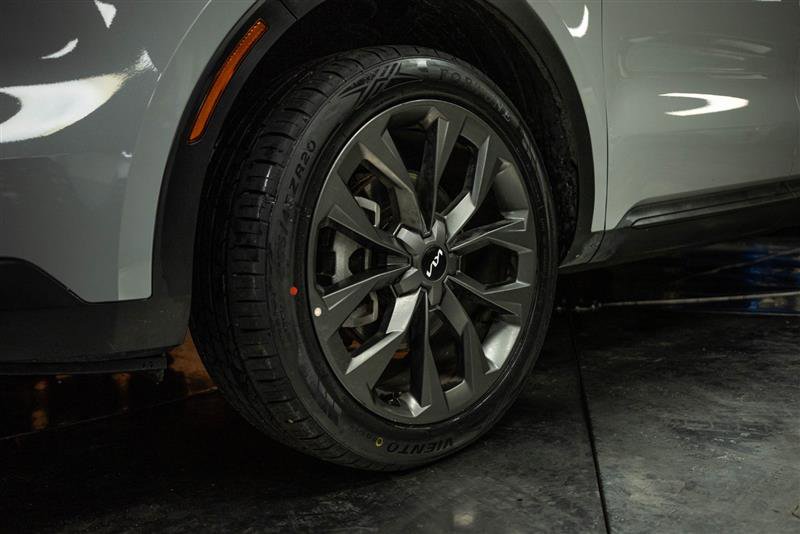 Used 2023 Kia Sorento X-Line EX image 3
