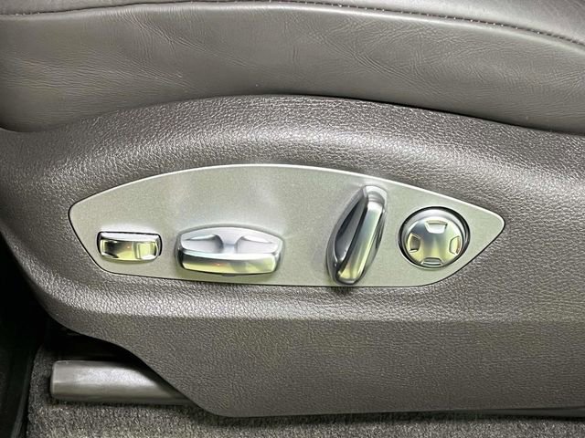 Certified 2025 Porsche Macan image 17