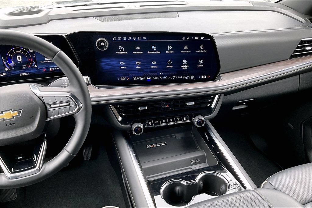 Used 2025 Chevrolet Suburban Premier AWD/4WD image 8