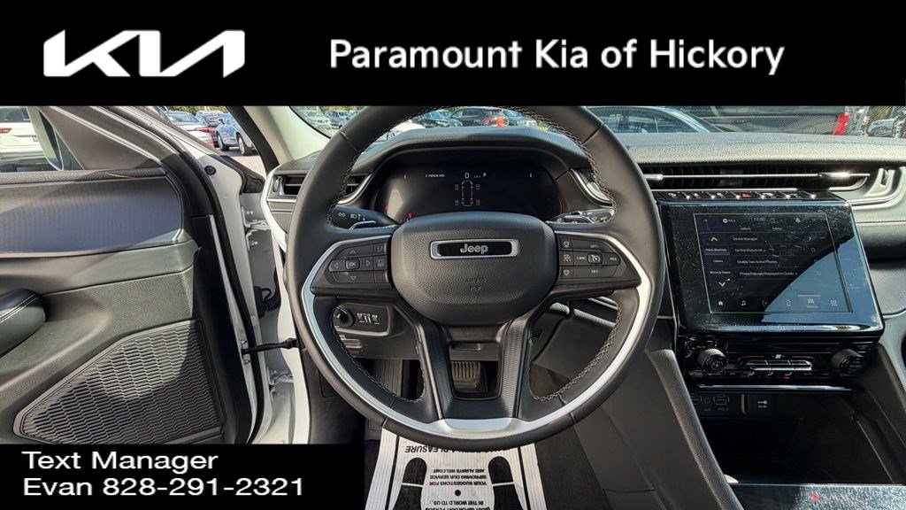 Used 2023 Jeep Grand Cherokee L Laredo image 6