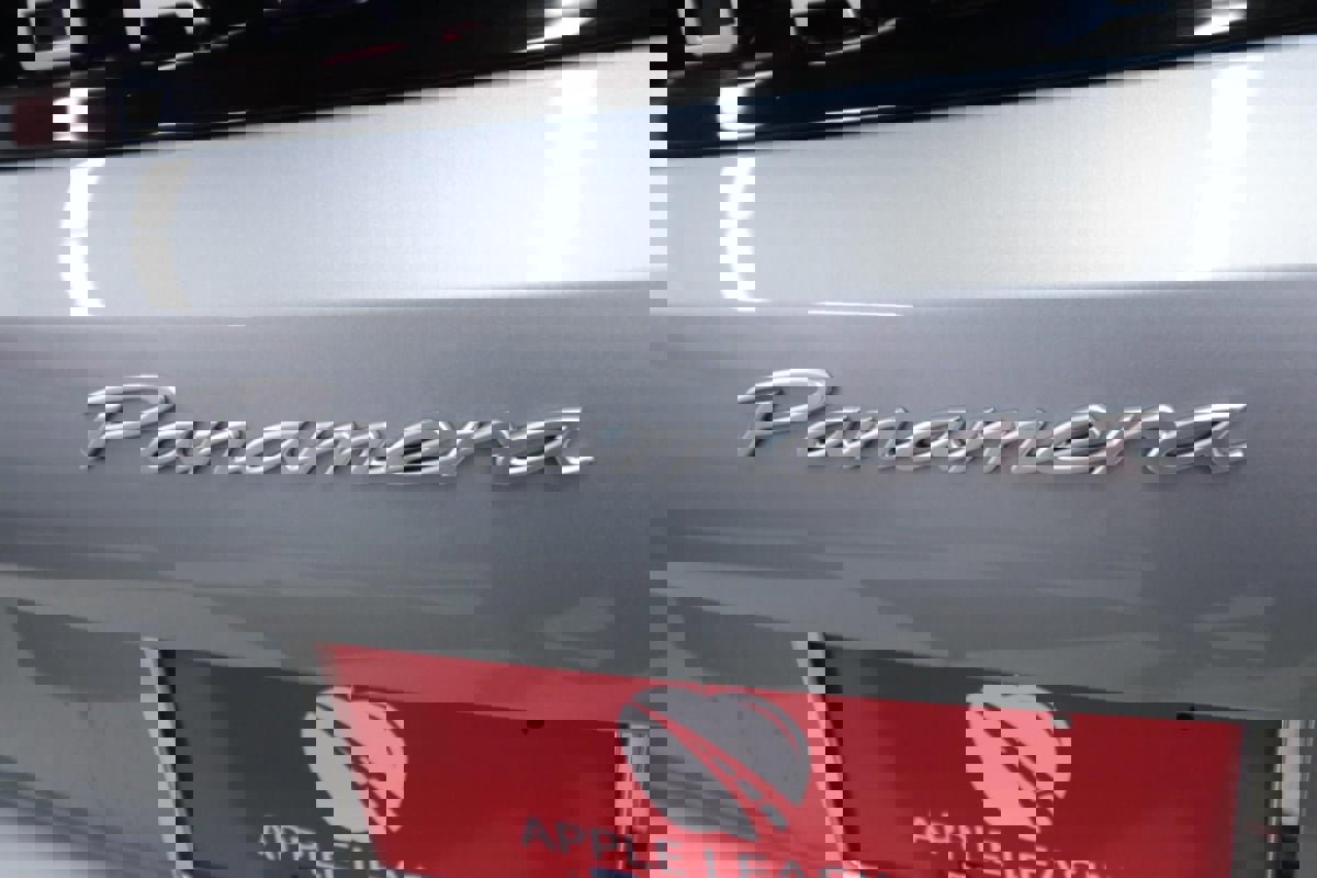 Used 2025 Porsche Panamera image 42