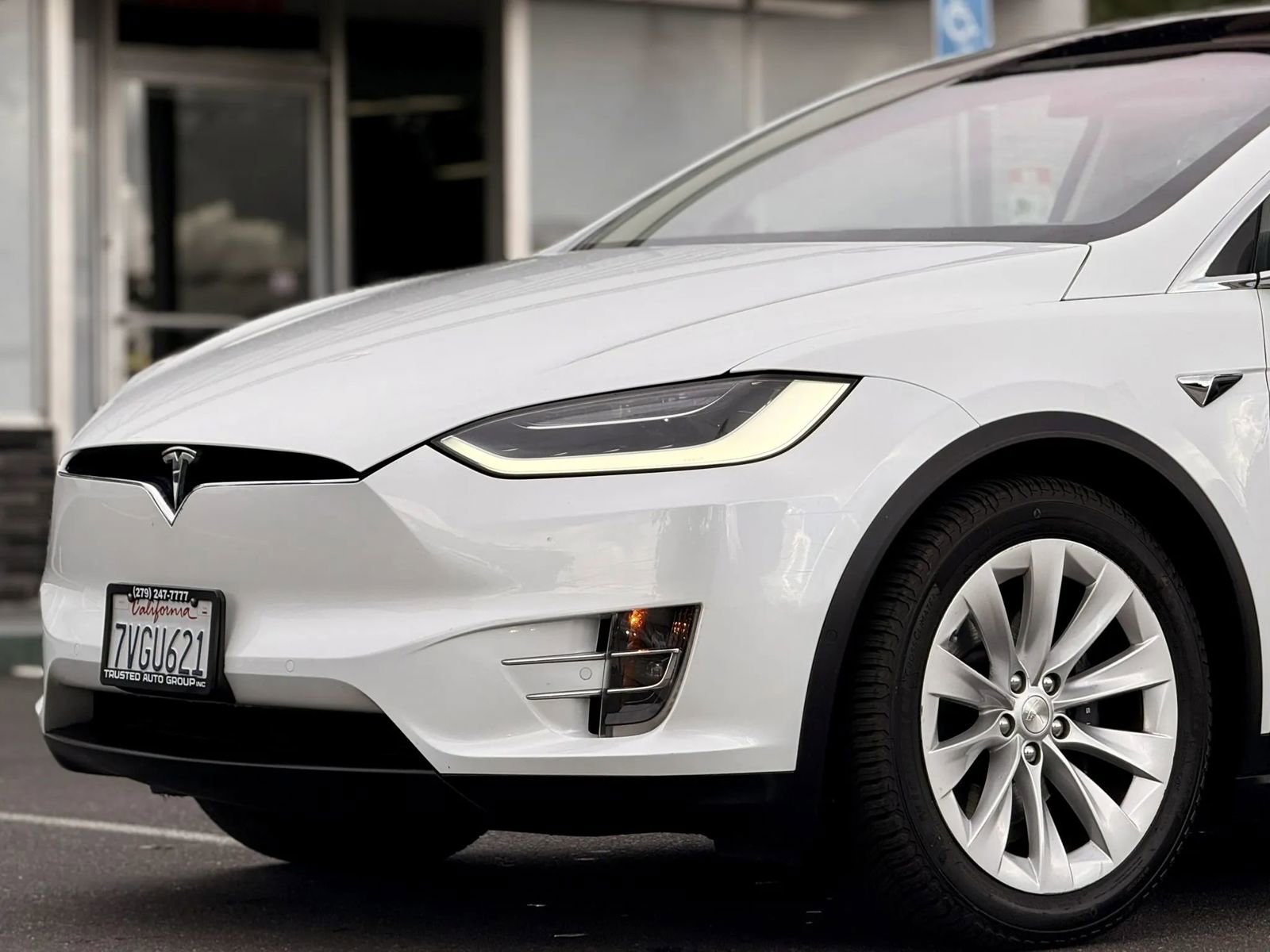Used 2016 Tesla Model X 90D image 4