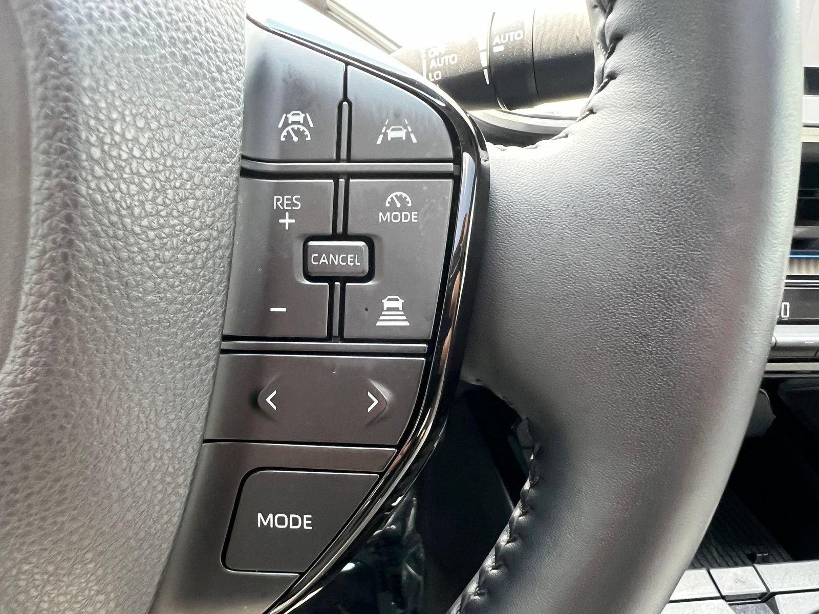 Used 2025 Toyota Prius Limited FWD image 33