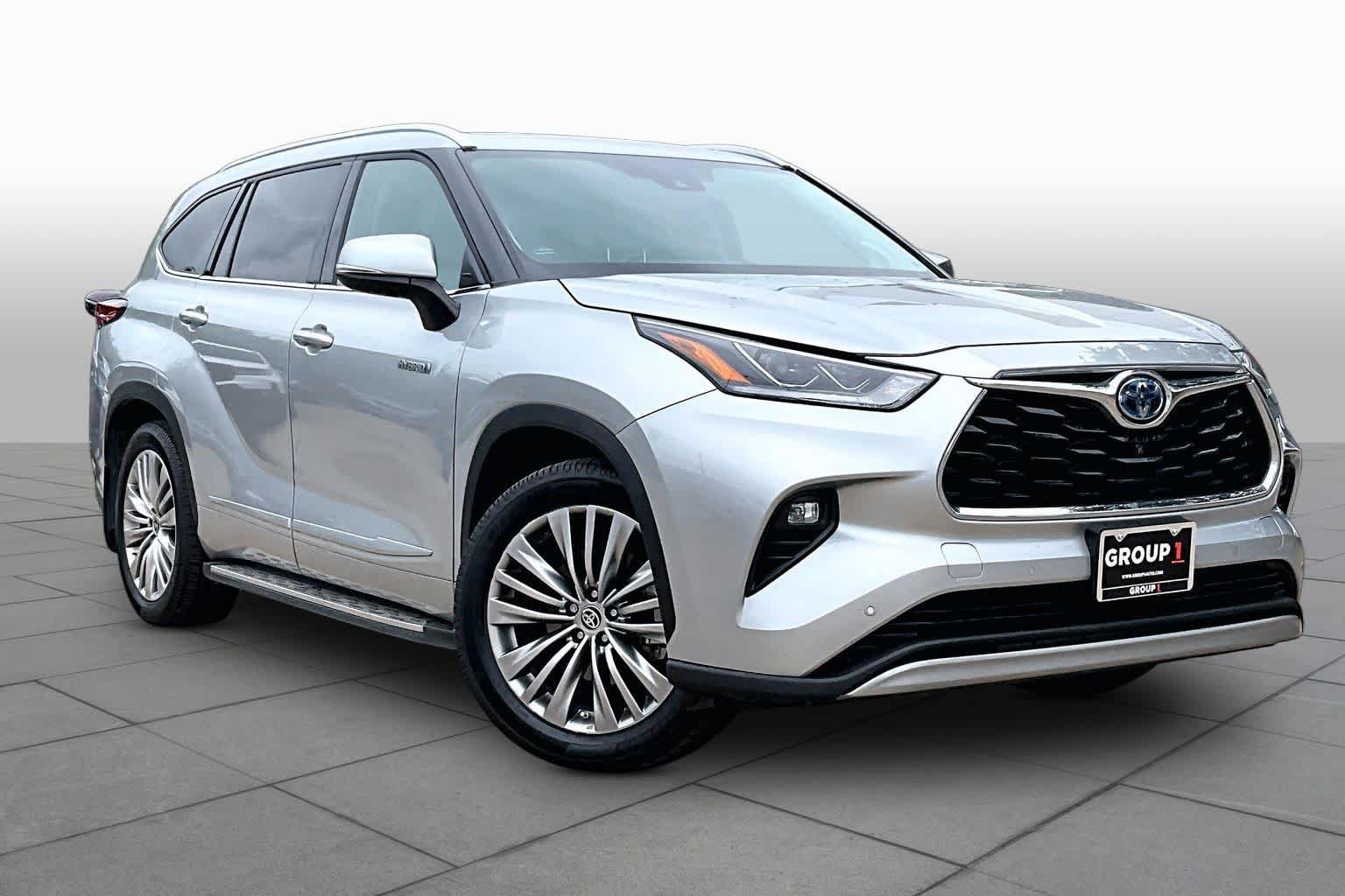 Used 2021 Toyota Highlander Platinum FWD image 3